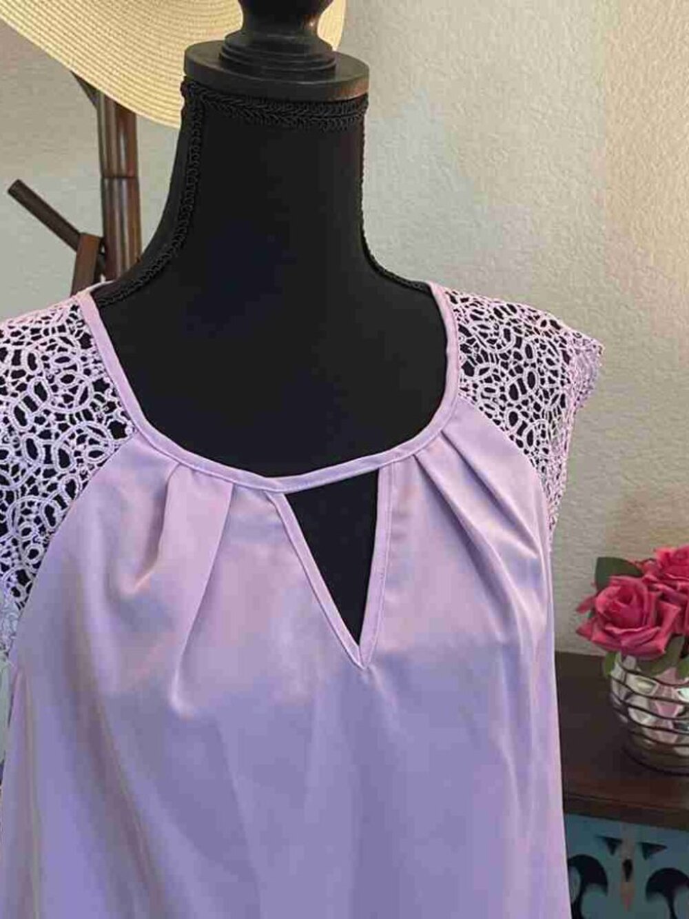 Plus Keyhole Neck Guipure Lace Keyhole Back Sleeve Blouse - Picture 2 of 4